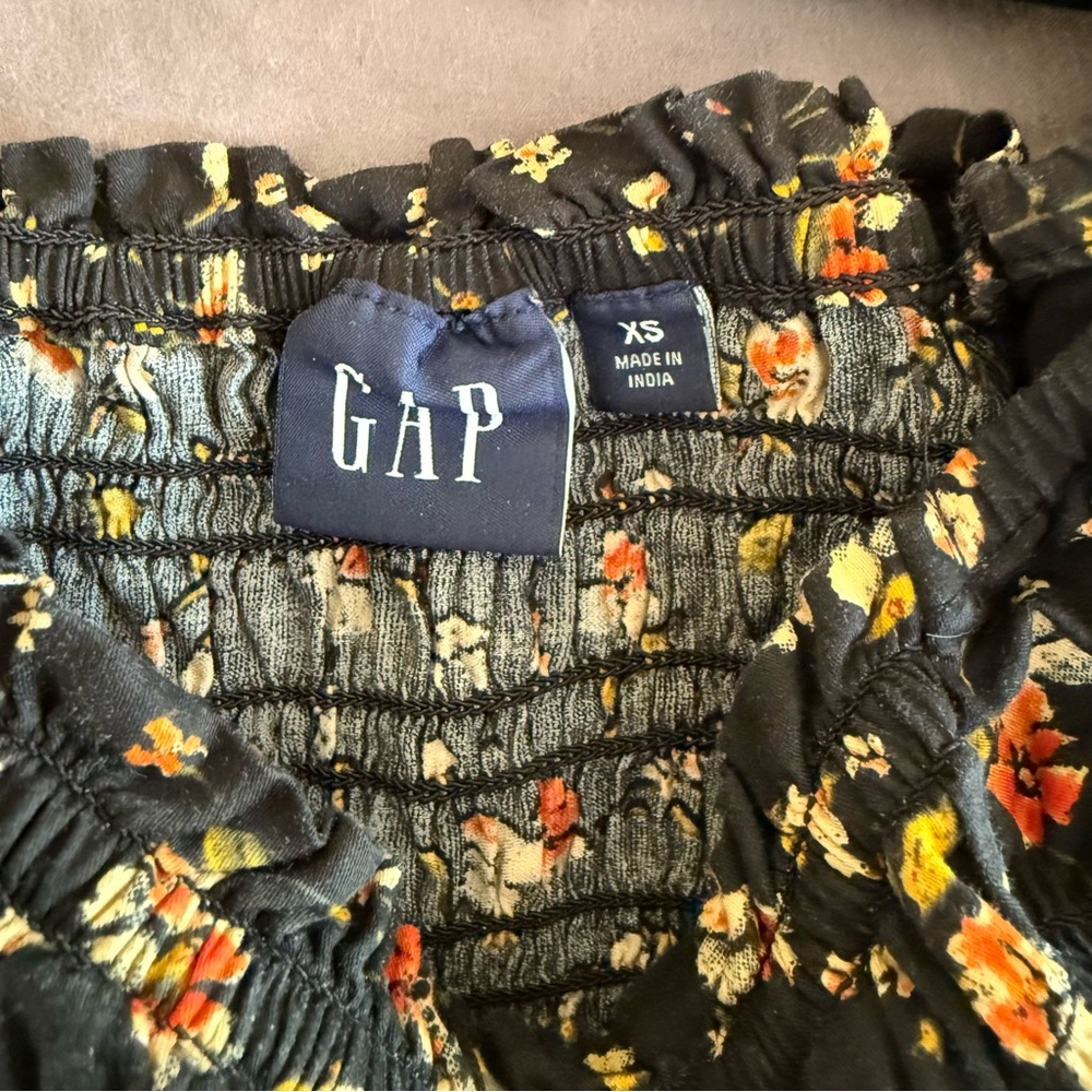 GAP Floral Black Dress with smocked bodice and Puff Sleeves - Picture 6 of 6